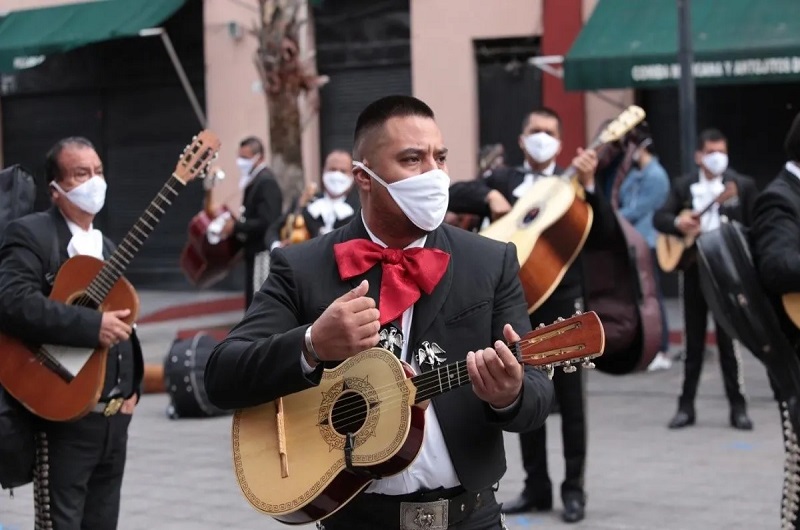 MARIACHI IN THE HEART OF GARIBALDI SQUARE 0003 - Habibi World Travel & Tour